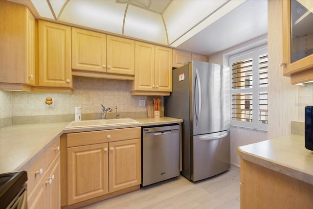 1400 TARPON CENTER DRIVE 204, Venice, FL 34285