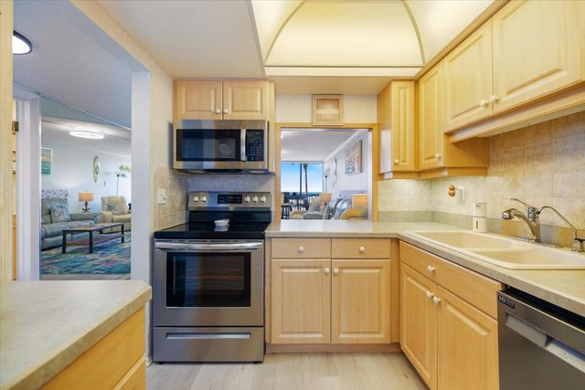 1400 TARPON CENTER DRIVE 204, Venice, FL 34285