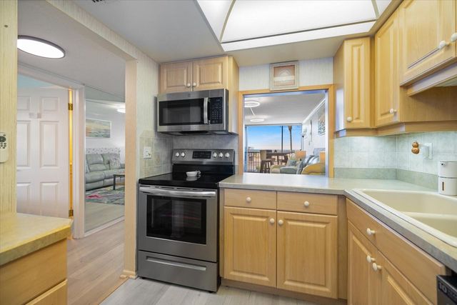 1400 TARPON CENTER DRIVE 204, Venice, FL 34285