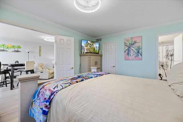 1400 TARPON CENTER DRIVE 204, Venice, FL 34285