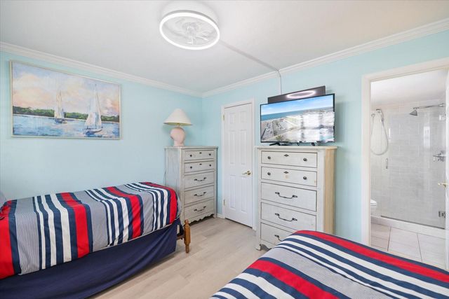 1400 TARPON CENTER DRIVE 204, Venice, FL 34285