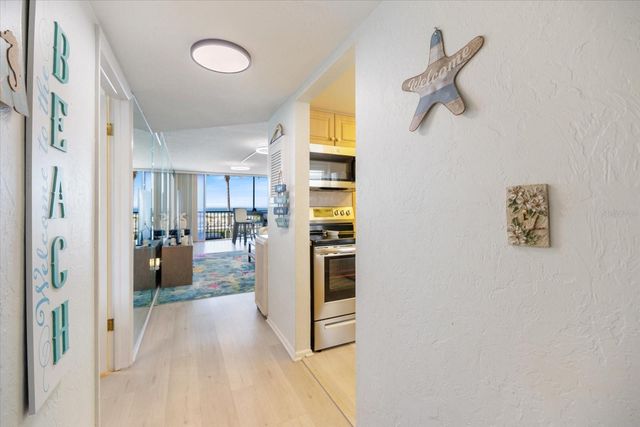 1400 TARPON CENTER DRIVE 204, Venice, FL 34285