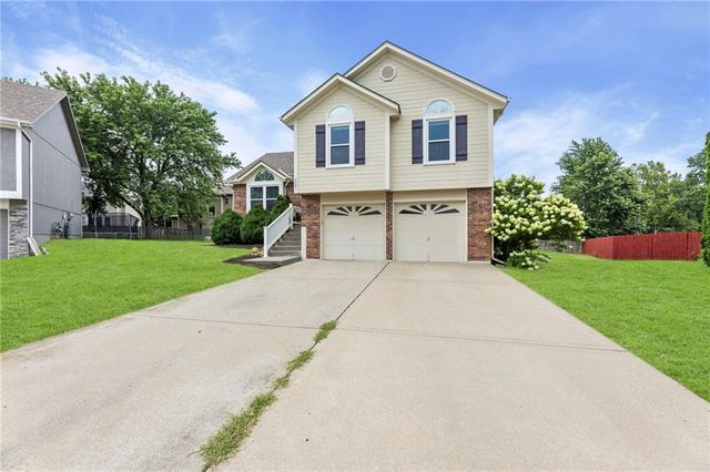4401 SW Hillside Drive, Lee's Summit, MO 64082