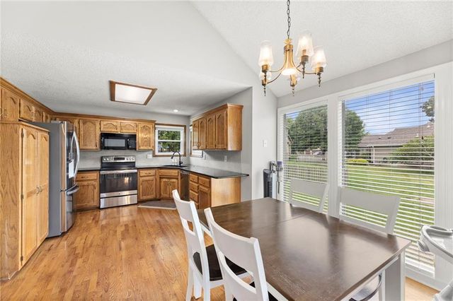 4401 SW Hillside Drive, Lee's Summit, MO 64082