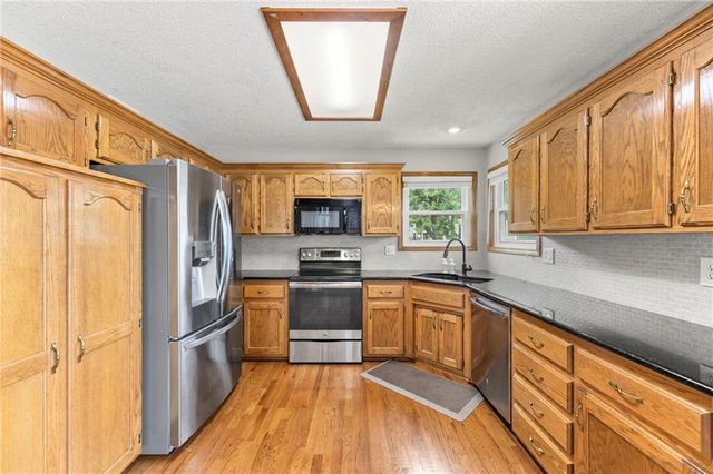 4401 SW Hillside Drive, Lee's Summit, MO 64082