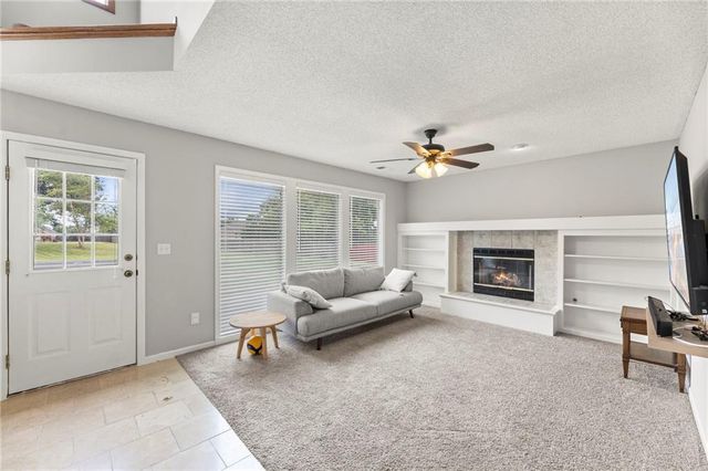 4401 SW Hillside Drive, Lee's Summit, MO 64082