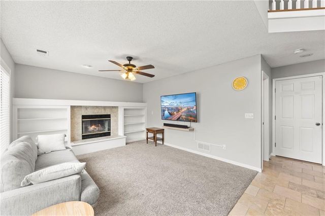 4401 SW Hillside Drive, Lee's Summit, MO 64082