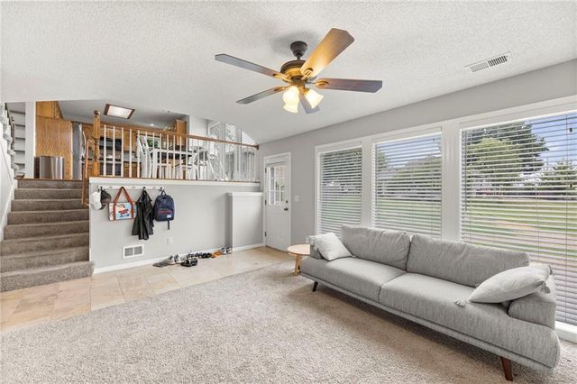 4401 SW Hillside Drive, Lee's Summit, MO 64082