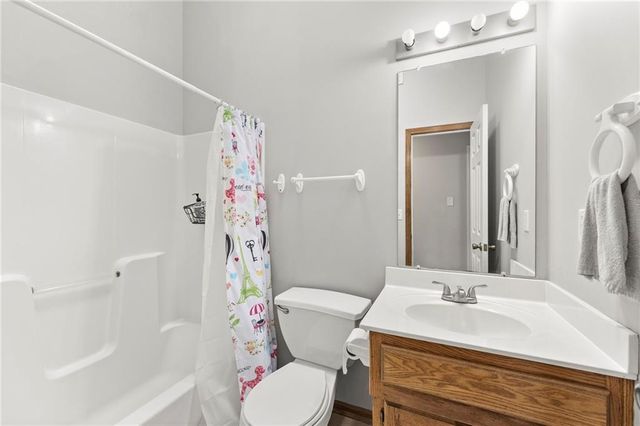 4401 SW Hillside Drive, Lee's Summit, MO 64082