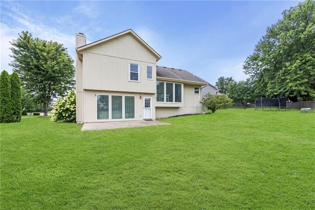 4401 SW Hillside Drive, Lee's Summit, MO 64082