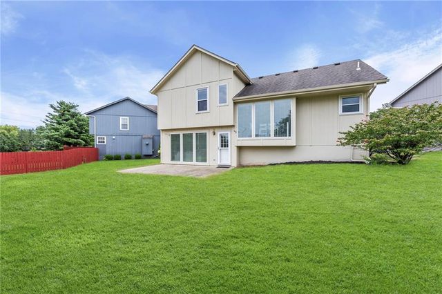 4401 SW Hillside Drive, Lee's Summit, MO 64082