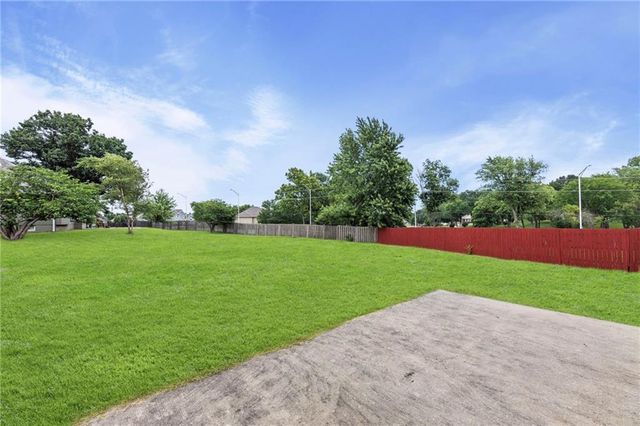 4401 SW Hillside Drive, Lee's Summit, MO 64082