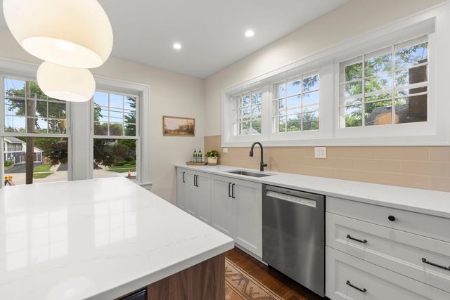 285 Hill Avenue 1, Glen Ellyn, IL 60137