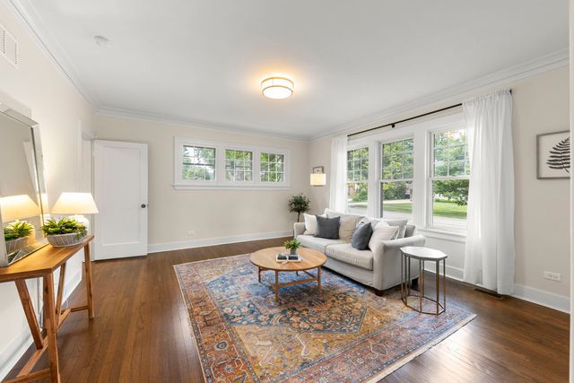 285 Hill Avenue 1, Glen Ellyn, IL 60137