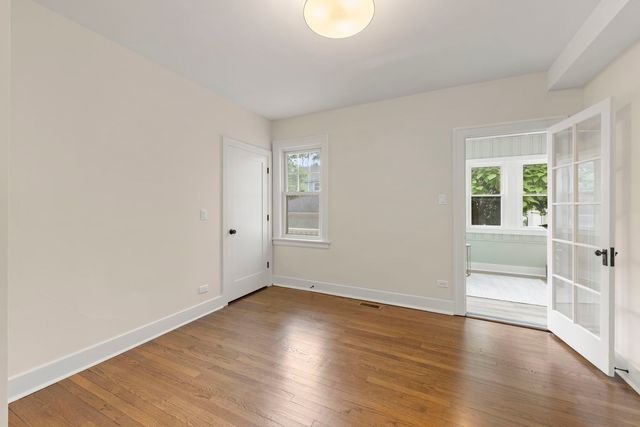 285 Hill Avenue 1, Glen Ellyn, IL 60137