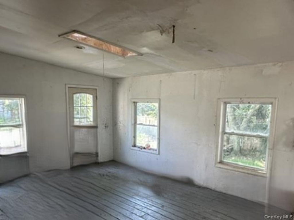 518 Jayne Boulevard, Port Jefferson Station, NY 11776 — photo 3