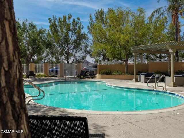 18742 Vista Del Canon A, Newhall, CA 91321