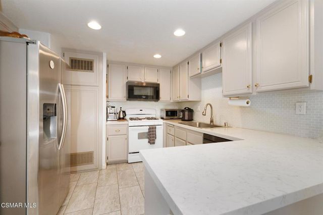 18742 Vista Del Canon A, Newhall, CA 91321