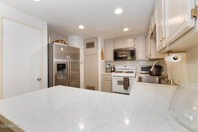 18742 Vista Del Canon A, Newhall, CA 91321