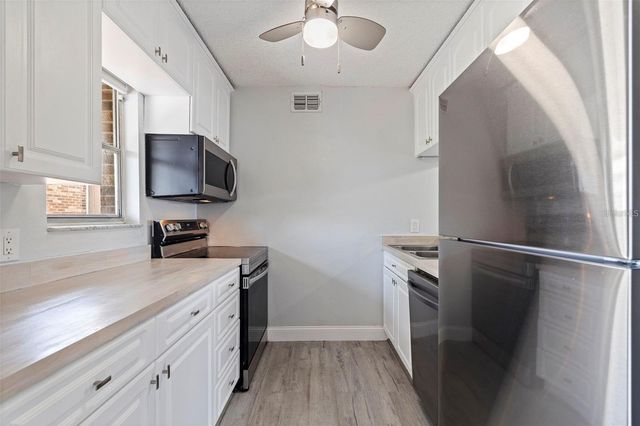 10423 CARROLLBROOK CIRCLE 203, Tampa, FL 33618