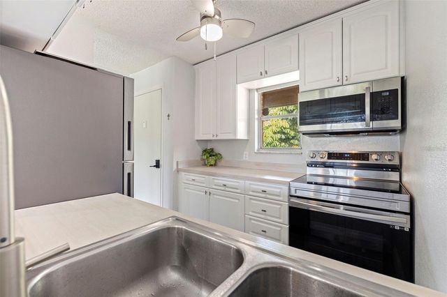 10423 CARROLLBROOK CIRCLE 203, Tampa, FL 33618