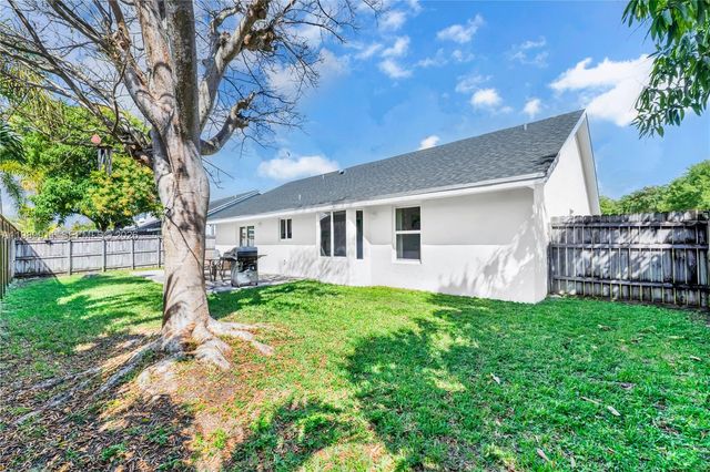 9770 SW 216th Ter, Cutler Bay, FL 33190