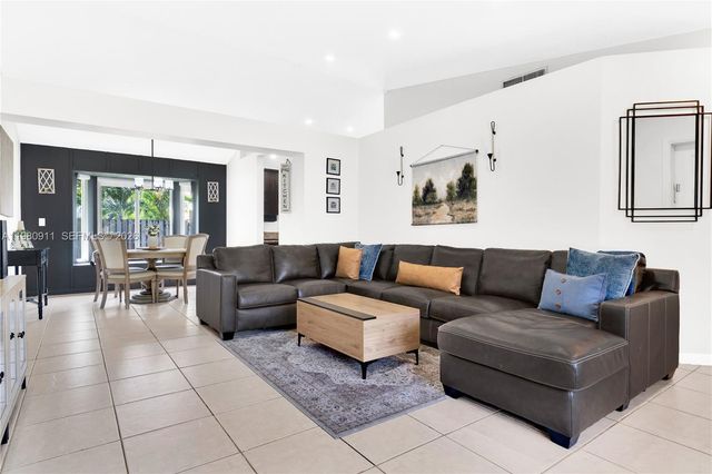 9770 SW 216th Ter, Cutler Bay, FL 33190