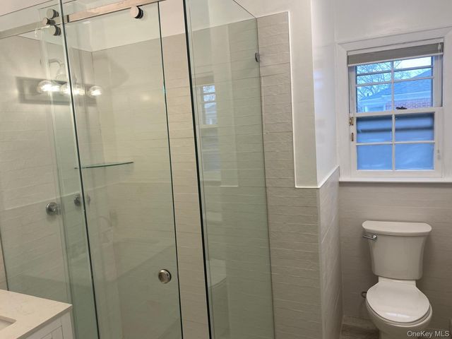 100 Kings Avenue, Atlantic Beach, NY 11509