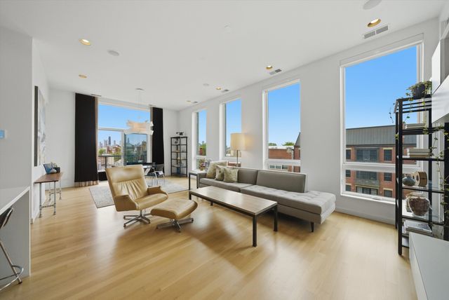 2028 W Division Street 401, Chicago, IL 60622