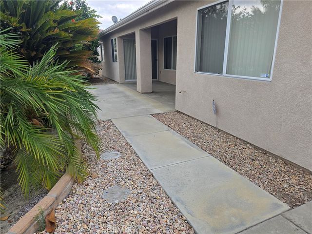 829 Rubi Ct, San Jacinto, CA 92583