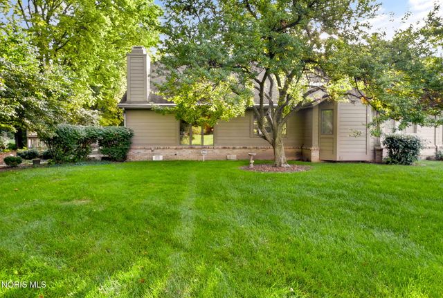 17 Walnut Creek Drive, Holland, OH 43528
