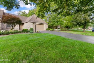 17 Walnut Creek Drive, Holland, OH 43528
