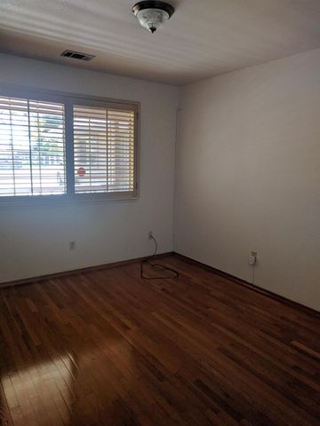 145 N Daubenberger Rd, Turlock, CA 95380