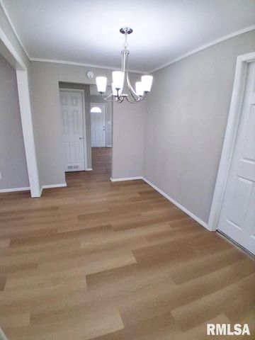 2022 W RICHWOODS Boulevard, Peoria, IL 61604