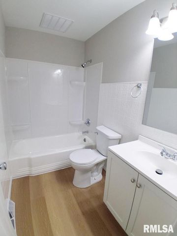 2022 W RICHWOODS Boulevard, Peoria, IL 61604