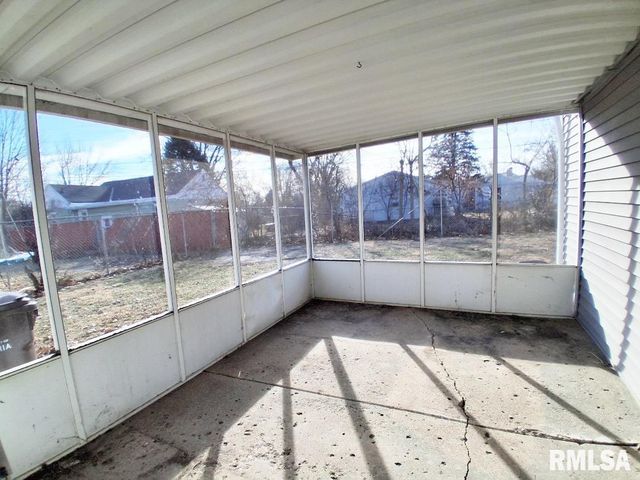 2022 W RICHWOODS Boulevard, Peoria, IL 61604