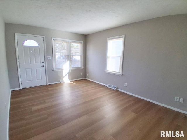 2022 W RICHWOODS Boulevard, Peoria, IL 61604