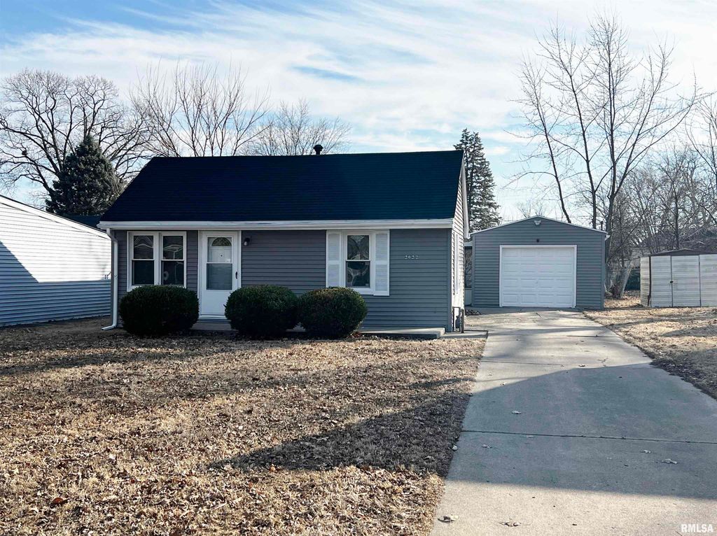 2022 W RICHWOODS Boulevard, Peoria, IL 61604