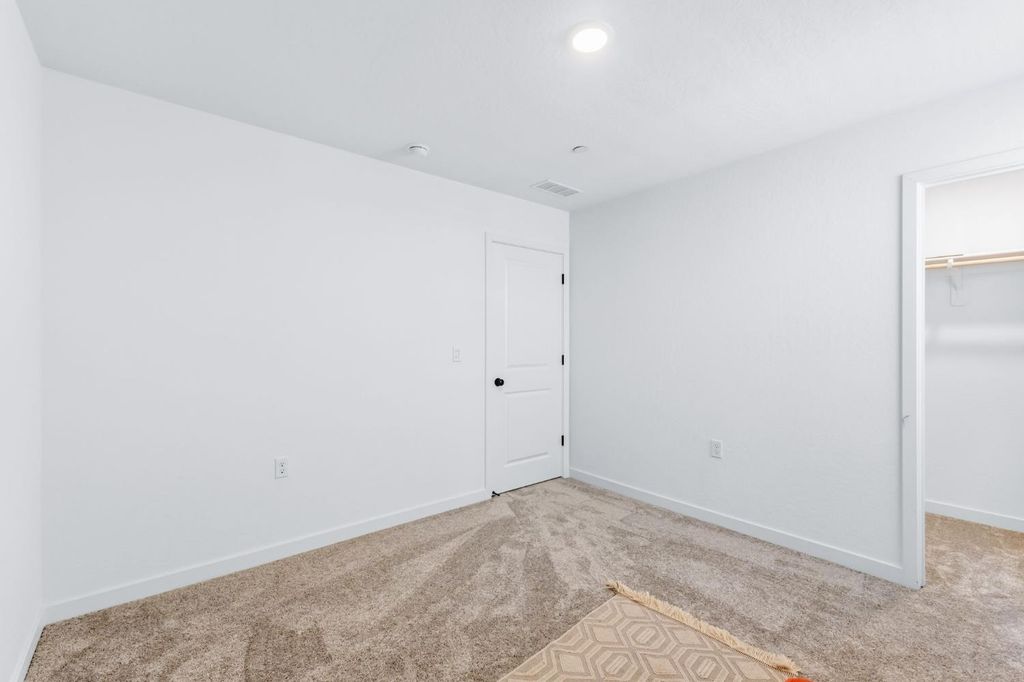 Image 15 of property listing at 6293 W Willis Avenue, Fresno, CA 93723