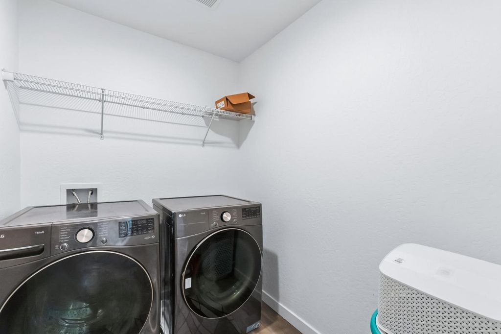 Image 17 of property listing at 6293 W Willis Avenue, Fresno, CA 93723