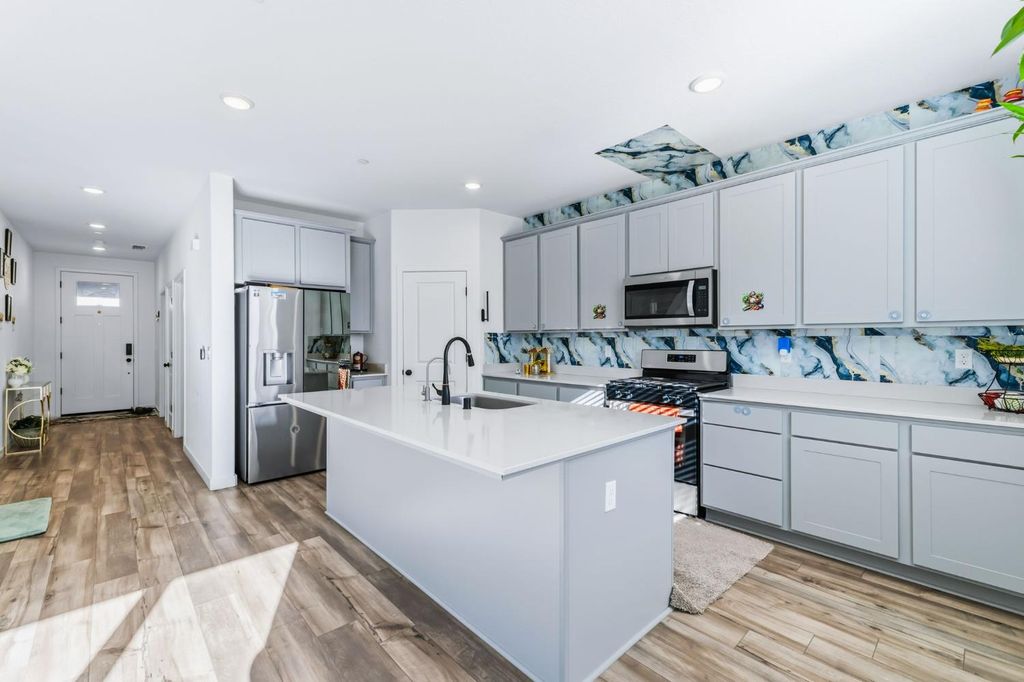 Image 2 of property listing at 6293 W Willis Avenue, Fresno, CA 93723