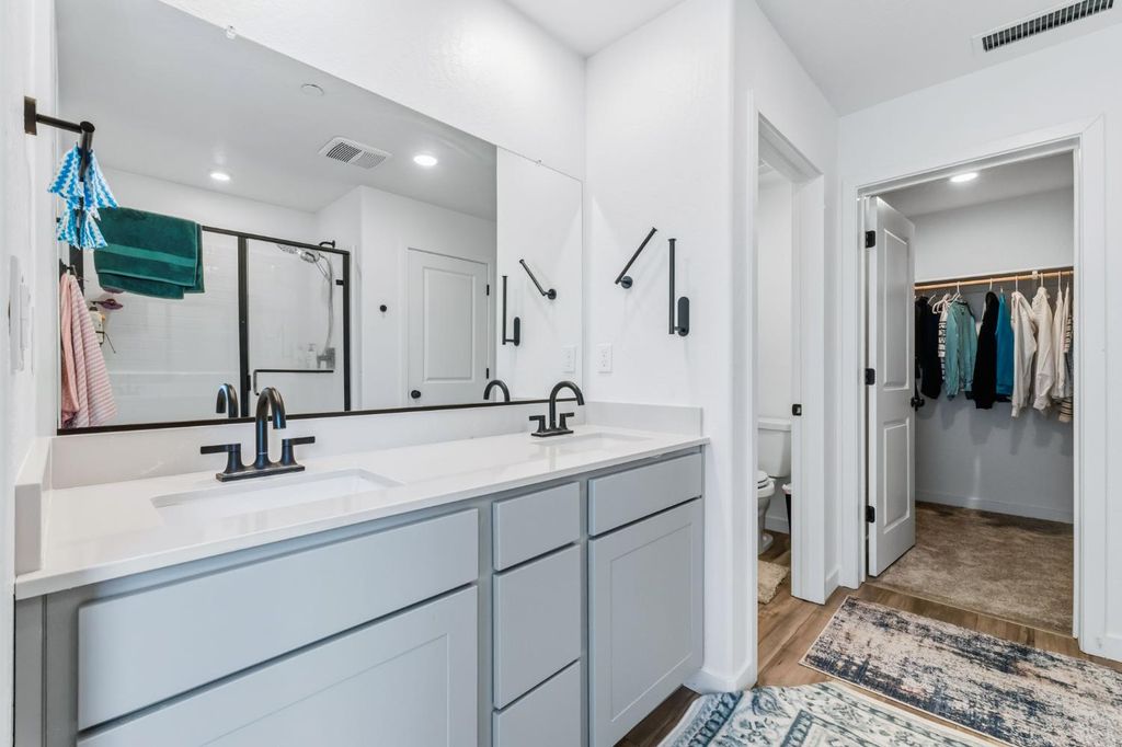 Image 20 of property listing at 6293 W Willis Avenue, Fresno, CA 93723