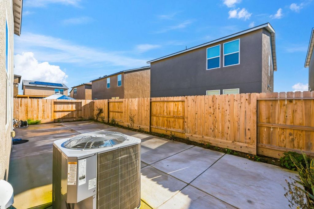 Image 25 of property listing at 6293 W Willis Avenue, Fresno, CA 93723