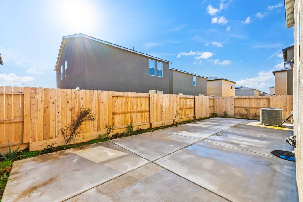 Image 27 of property listing at 6293 W Willis Avenue, Fresno, CA 93723