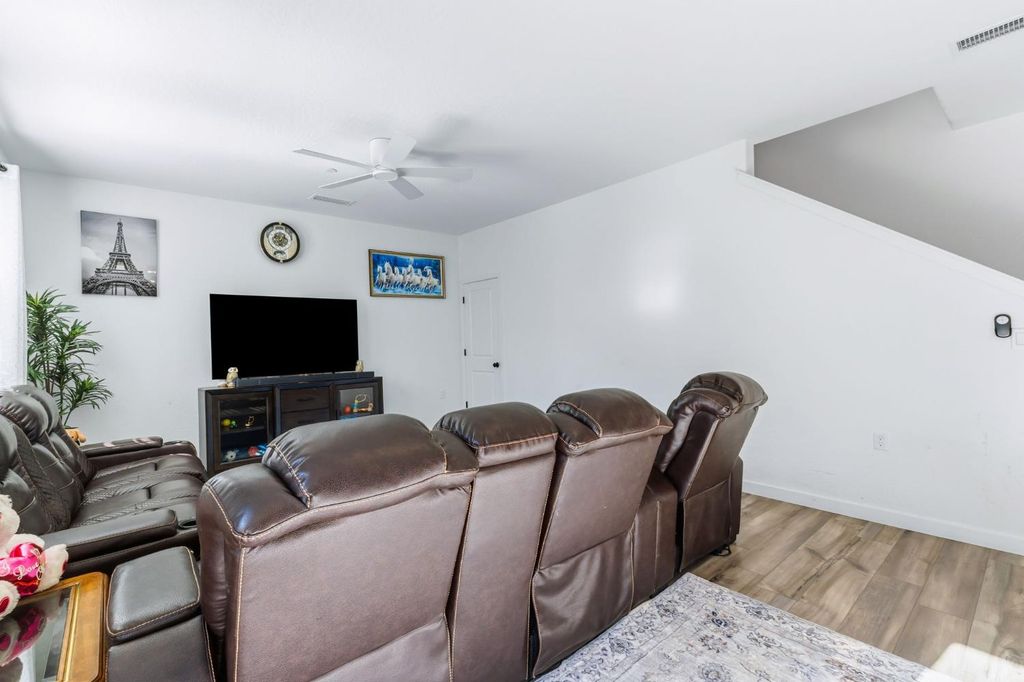 Image 8 of property listing at 6293 W Willis Avenue, Fresno, CA 93723