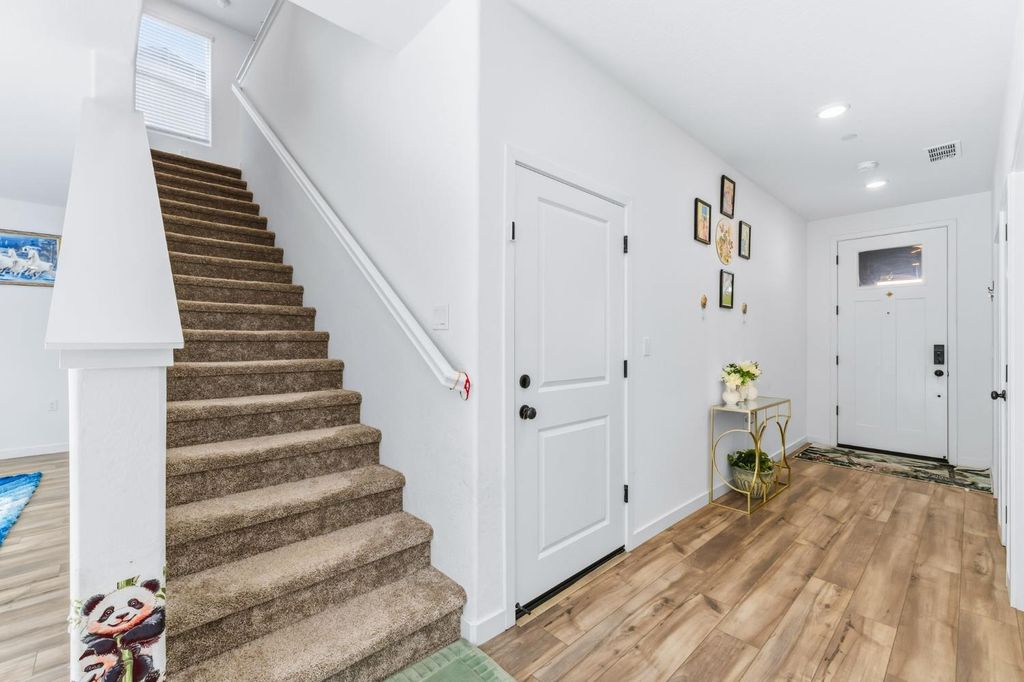 Image 9 of property listing at 6293 W Willis Avenue, Fresno, CA 93723