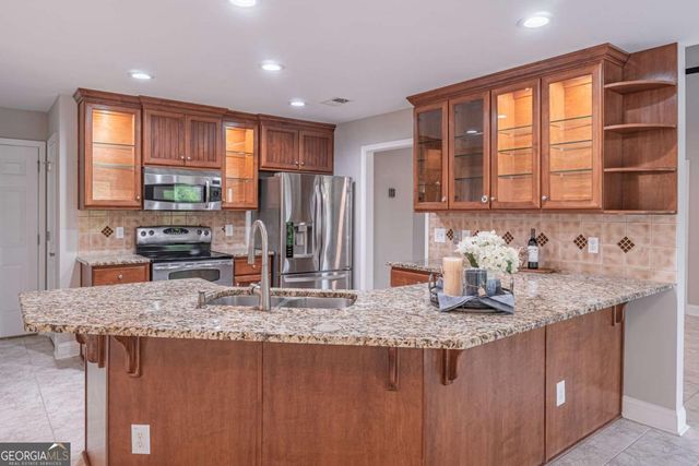 5660 Crest Hill Drive, Buford, GA 30518