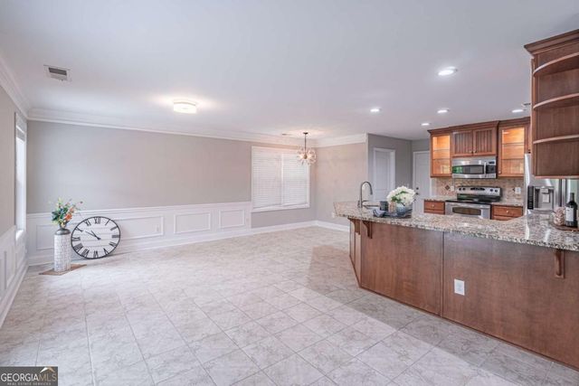 5660 Crest Hill Drive, Buford, GA 30518