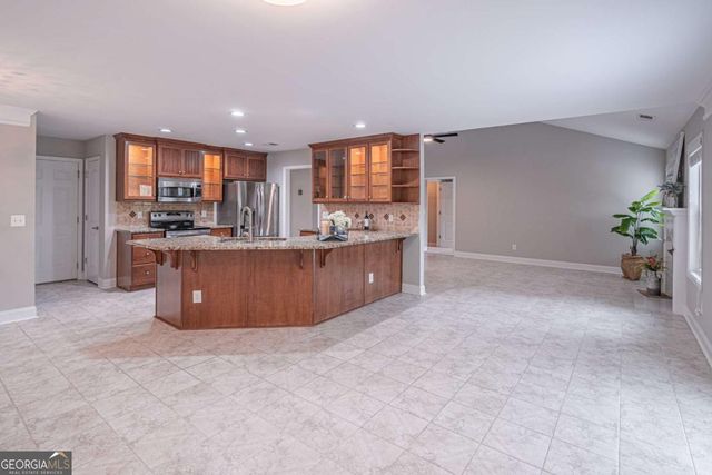 5660 Crest Hill Drive, Buford, GA 30518