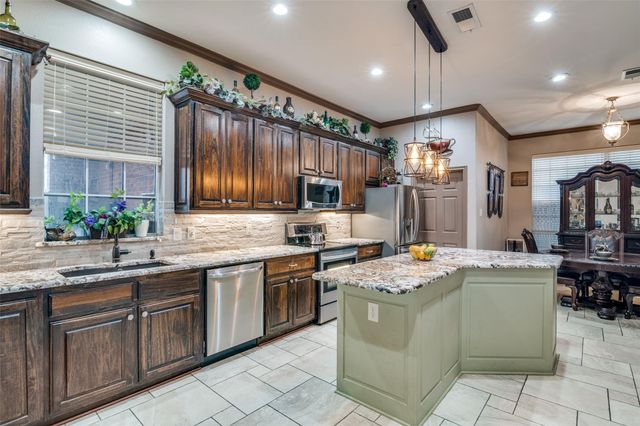 8218 Luna Drive, Rowlett, TX 75088